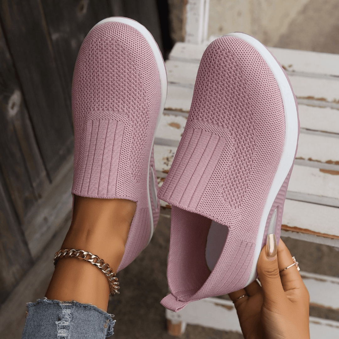 Damskie czarne sneakersy ortopedyczne o nowoczesnym designie, zapewniające optymalne wsparcie i długotrwały komfort.