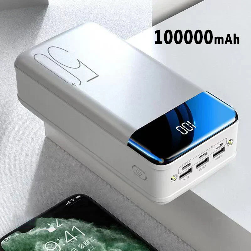 Power bank o wysokiej pojemności 100 000 mAh, kompaktowa konstrukcja, wiele portów USB, idealny do ładowania urządzeń mobilnych.