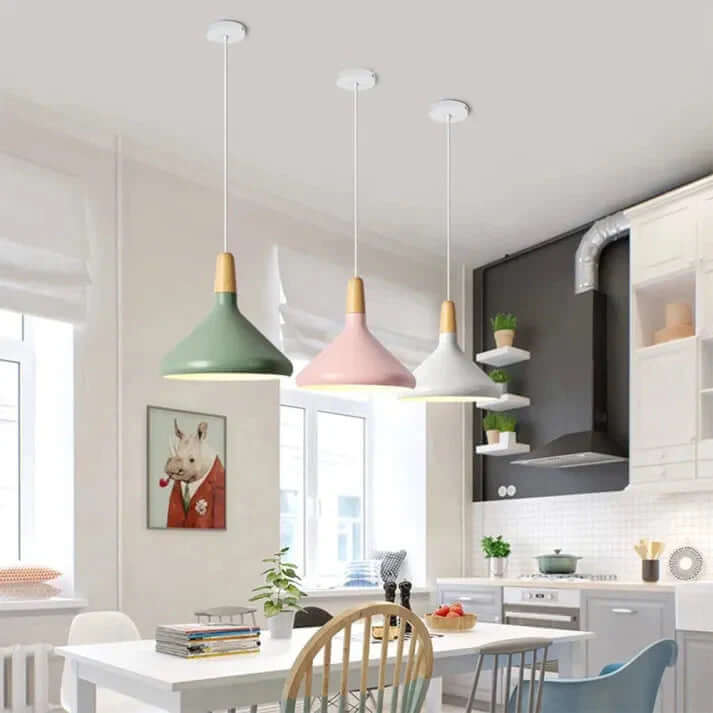 Stożkowa lampa wisząca w stylu francuskim