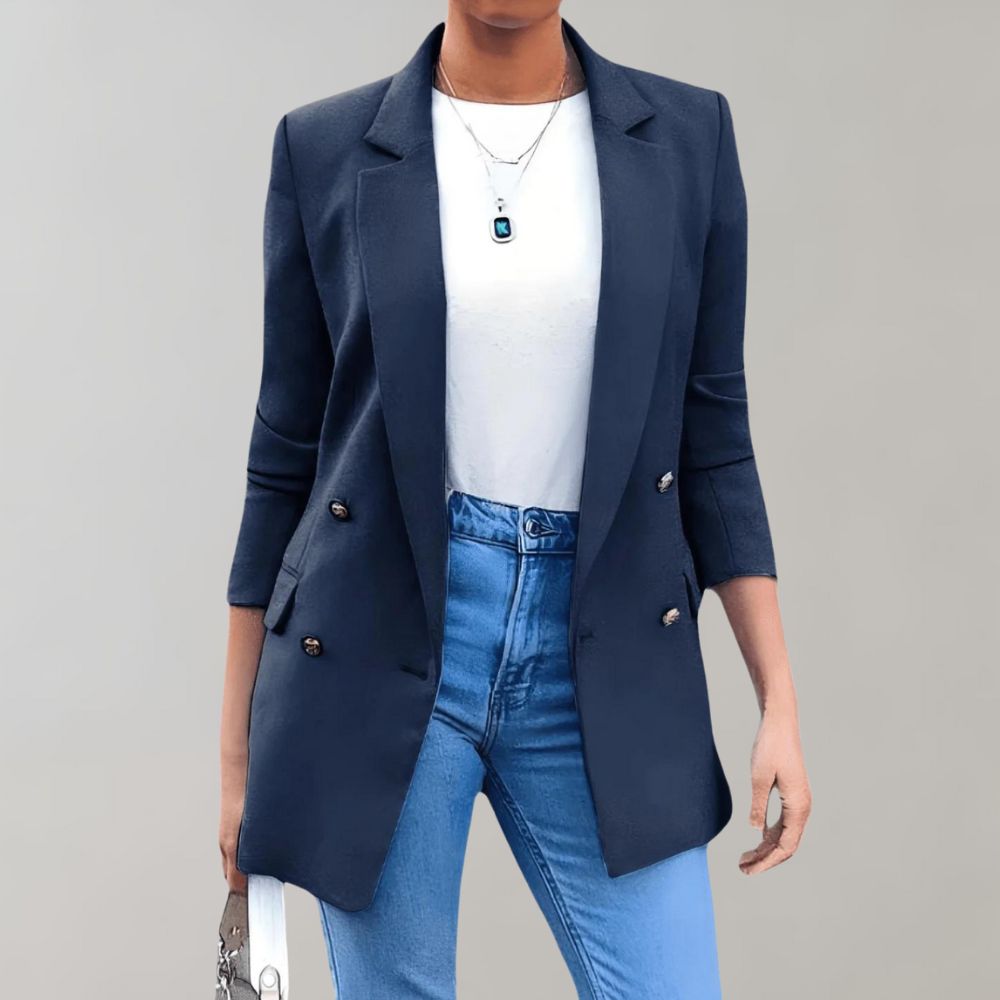 "Blazer élégant femme gris, coupe raffinée, parfait pour bureau ou dîner, confort optimal et style polyvalent."
