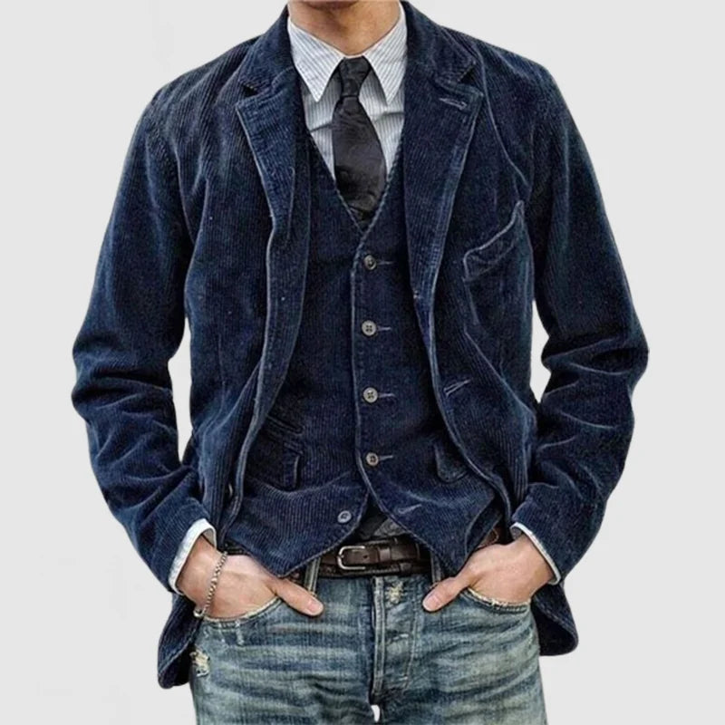 Stylowa marynarka damska vintage w odcieniu granatu, z dopasowanym krojem i długim rękawem, pasująca do wielu stylizacji, od formalnych po casualowe.