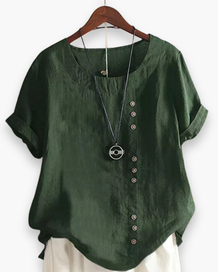 Luźna letnia bluzka damska zapinana na guziki, lekka, szykowna, z płynnego materiału i wyrafinowanymi detalami.