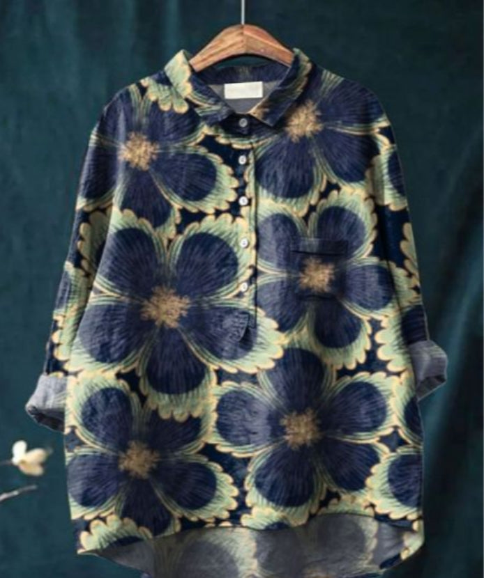 Jedwabna bluzka z kwiatowym wzorem, długimi rękawami, dekoltem w serek, elegancka i wygodna, na każdą okazję.