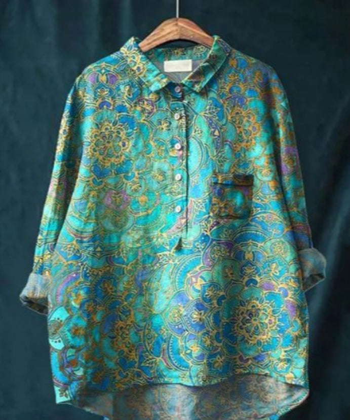 Jedwabna bluzka z kwiatowym wzorem, długimi rękawami, dekoltem w serek, elegancka i wygodna, na każdą okazję.