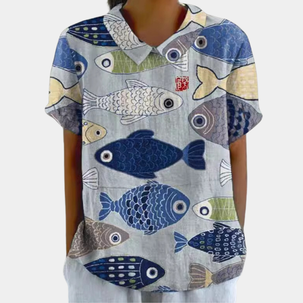 Bluzka damska w pastelowe kwiaty, okrągły dekolt, kolor zielony. Elegancka i wygodna, idealna na co dzień.