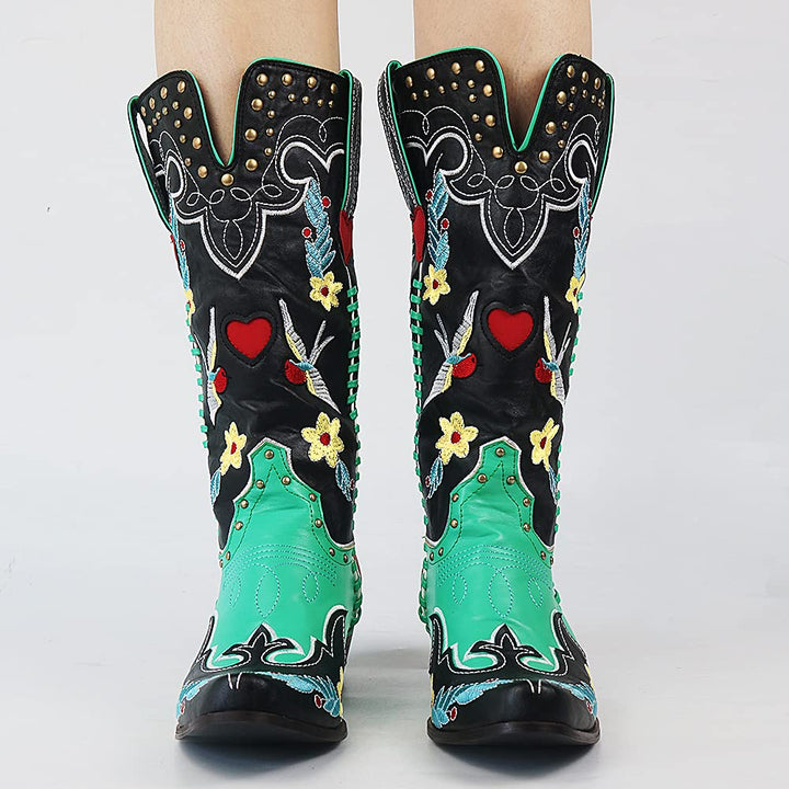 Damskie skórzane kozaki kowbojki, elegancki westernowy design, ergonomiczna podeszwa, kolor brązowy, komfort i ponadczasowa elegancja