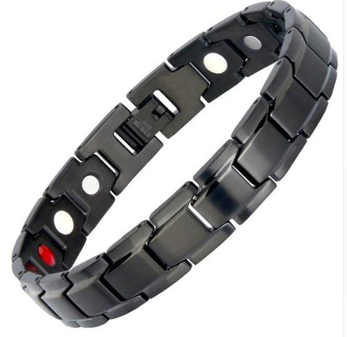 Elegancka bransoletka magnetyczna w kolorze czarnym i srebrnym, z kamieniami ochry, oferująca równowagę energetyczną i korzyści terapeutyczne.