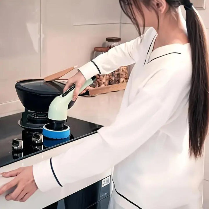 Automatyczna szczotka czyszcząca 9w1 w kolorze białym i zielonym z 9 wymiennymi głowicami do różnych powierzchni.