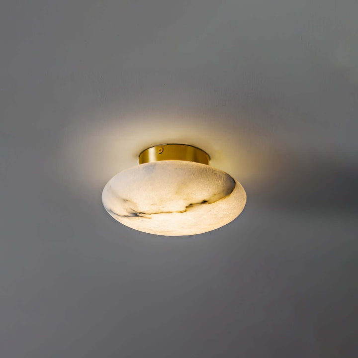 Owalna lampa sufitowa z alabastru i mosiądzu