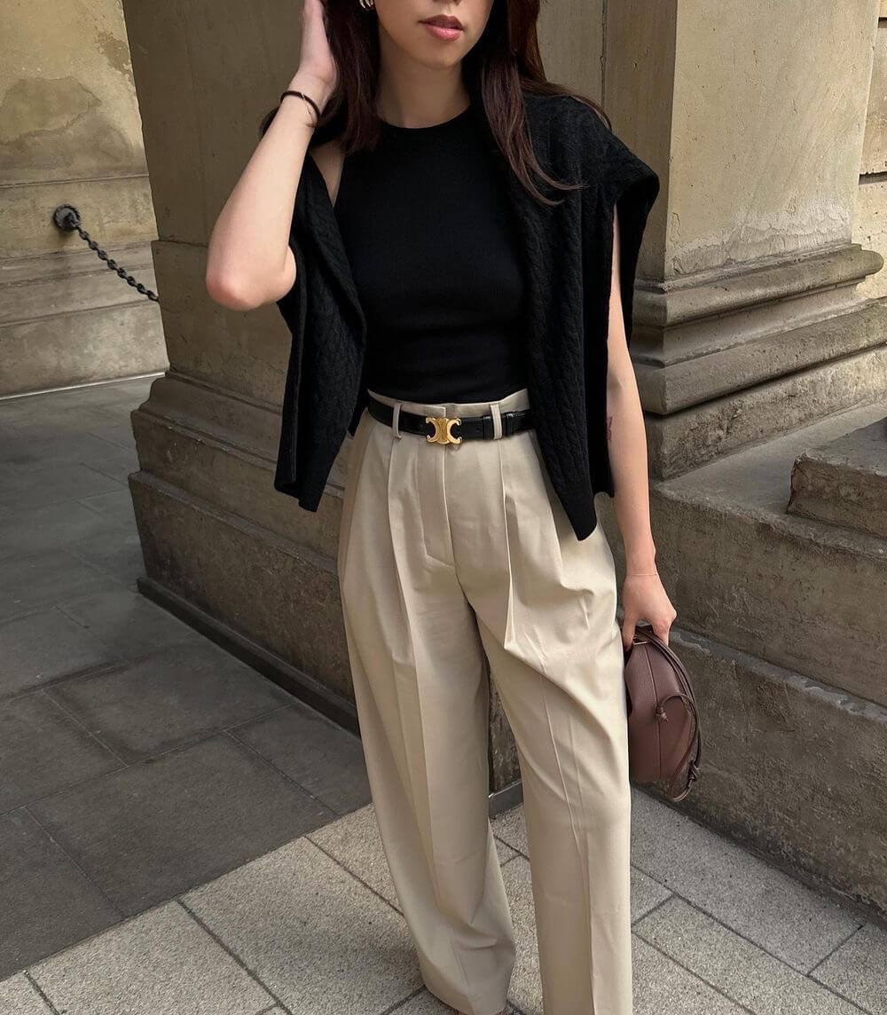 Damski pasek skórzany z elegancką złotą klamrą, szykowny i wszechstronny dodatek podkreślający Twój styl.