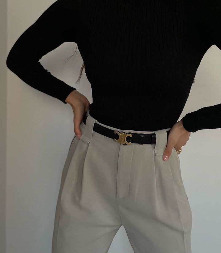 Damski pasek skórzany z elegancką złotą klamrą, szykowny i wszechstronny dodatek podkreślający Twój styl.