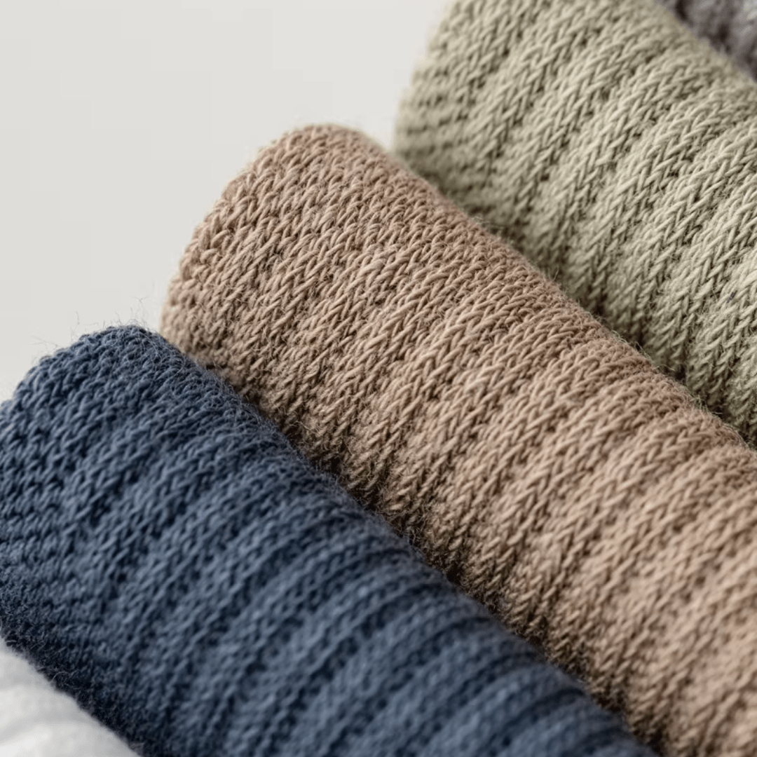 Kolorowe skarpety bawełniane z pięcioma palcami, ekologiczne, oddychające, idealne do jogi i biegania; dostępne w różnych kolorach.