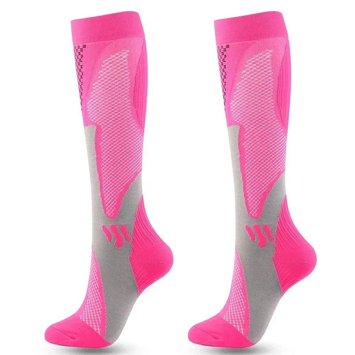Czarne i szare skarpety kompresyjne, wzmocnione, zapewniające komfort i optymalne krążenie, idealne do sportu i na co dzień.