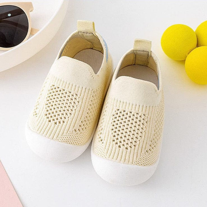 Buciki niemowlęce siateczkowe elastyczne, komfortowe, miękka podeszwa, idealne na pierwsze kroki, dostępne w wielu kolorach
