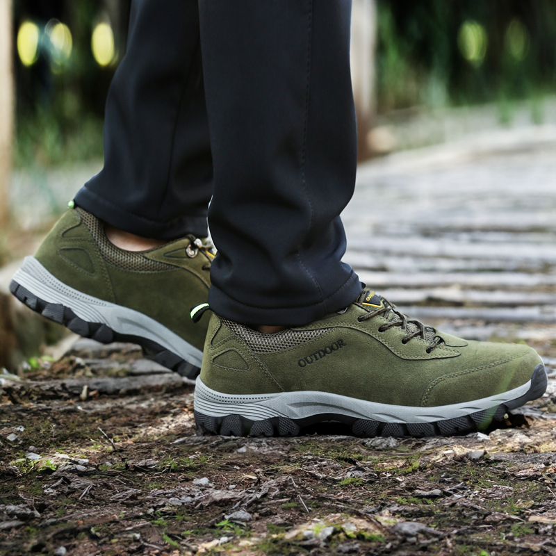 Męskie ortopedyczne buty do chodzenia, brązowe, z ergonomicznym designem, antypoślizgową podeszwą, zapewniające codzienny komfort i wsparcie.