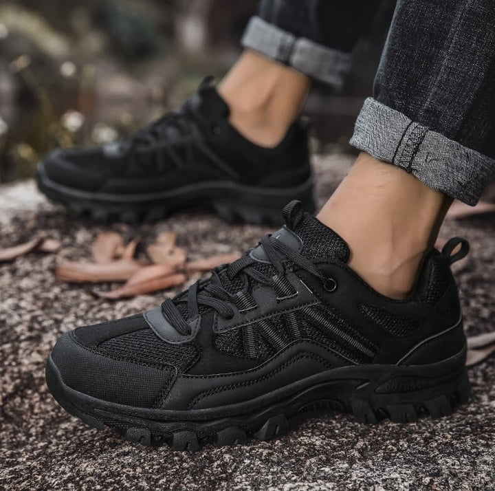 Buty trekkingowe khaki dla mężczyzn, wszechstronne i komfortowe, do użytku na zewnątrz.