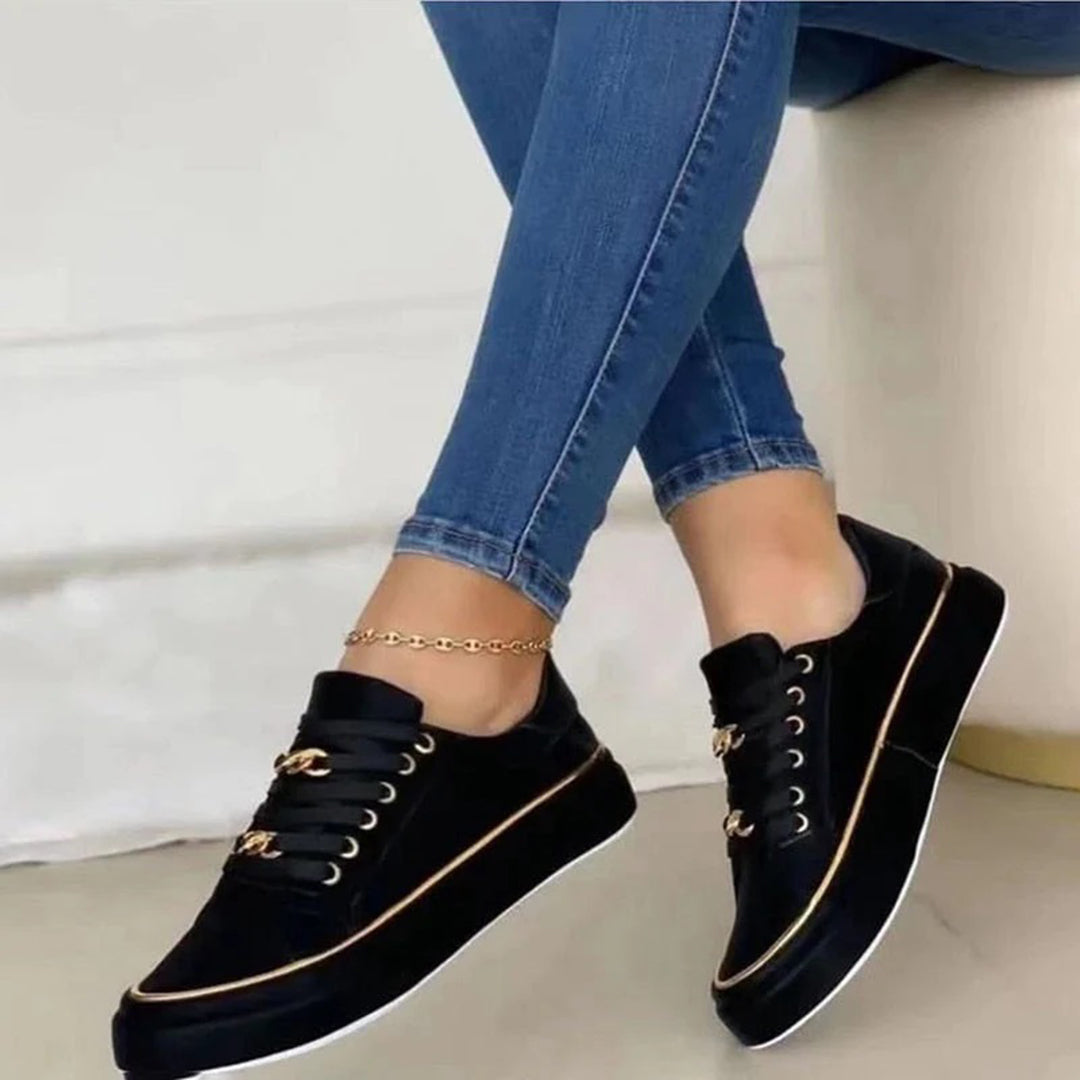 Białe damskie buty sportowe Nina, nowoczesny design, elegancja i komfort, idealne do miejskiego i aktywnego stylu.