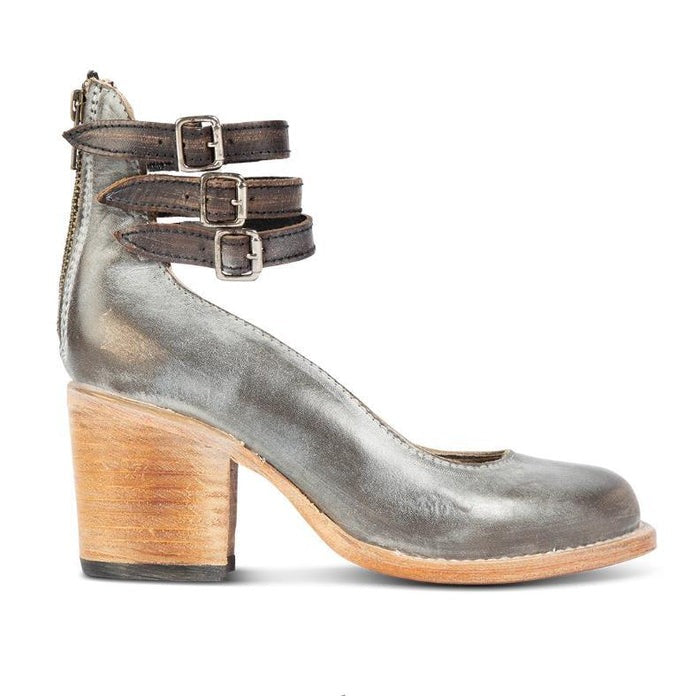 "Chaussures femme à talons élégantes, vue de côté, cuir noir lisse, confortables avec design moderne et intemporel."
