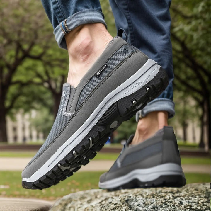 Męskie buty ortopedyczne zapewniające komfort, nowoczesny design, antypoślizgowa podeszwa, idealne na co dzień, dostępne w różnych kolorach.