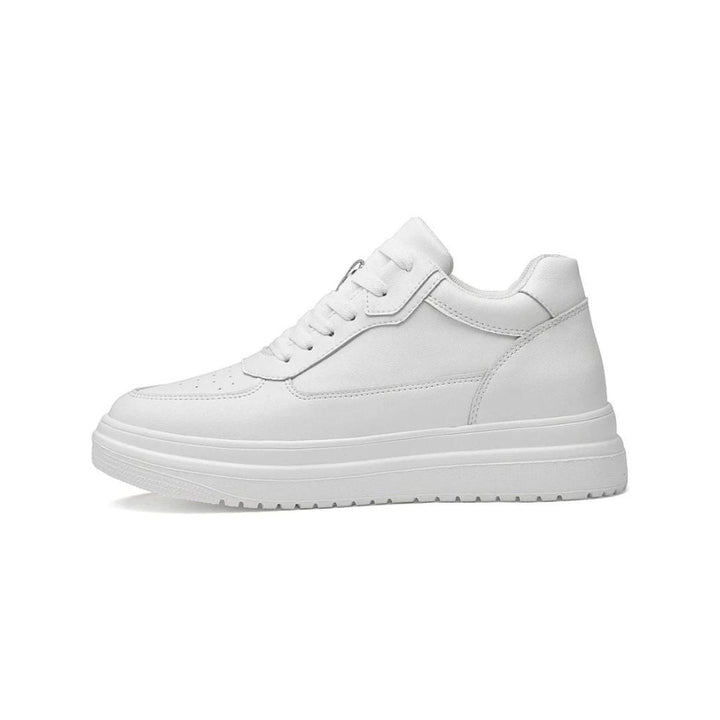 Nowoczesne czarne męskie buty podwyższające, smukły design, antypoślizgowa podeszwa, optymalny komfort, dyskretne podwyższenie.