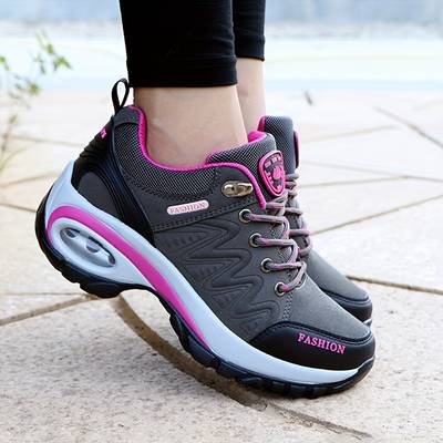Szare buty ortopedyczne dla kobiet, nowoczesny design, optymalny komfort, wsparcie łuku, oddychające materiały.