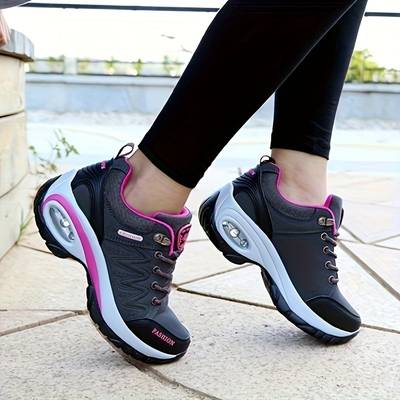 Szare buty ortopedyczne dla kobiet, nowoczesny design, optymalny komfort, wsparcie łuku, oddychające materiały.