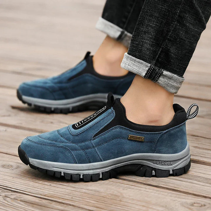 Eleganckie męskie buty ortopedyczne w kolorze czarnym ze wsparciem łuku stopy dla codziennego komfortu i stylu.