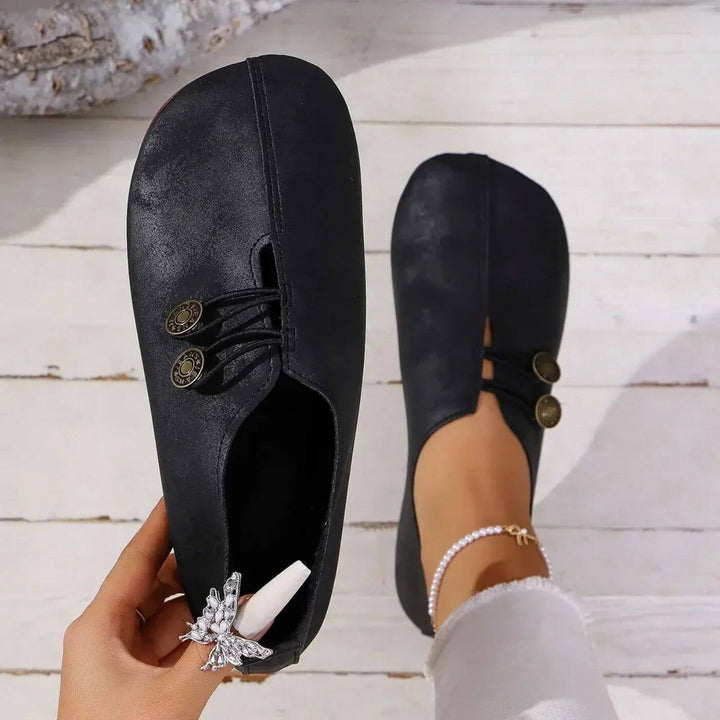 Ortopedyczne buty damskie, elastyczny design, wsparcie i komfort, oddychająca cholewka, elegancki neutralny kolor.