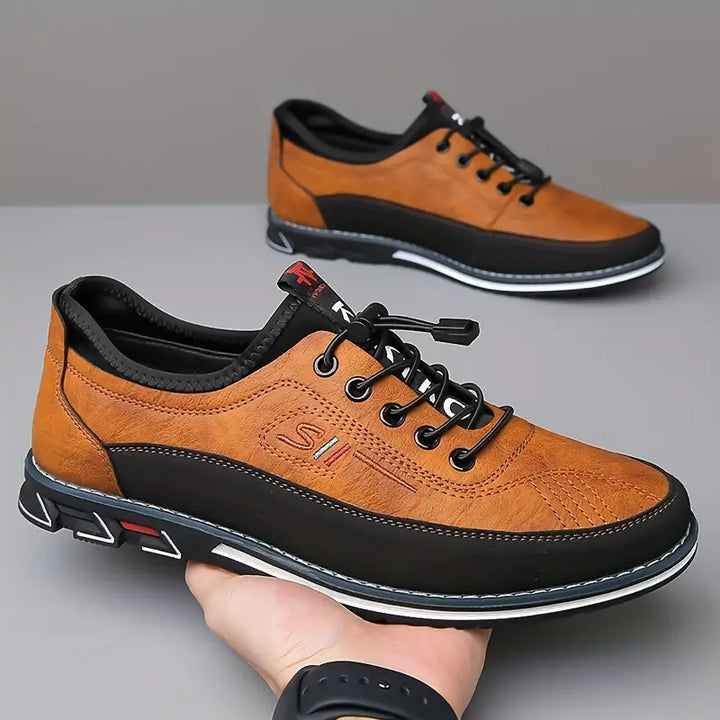 Karmelowe męskie buty Oxford, nowoczesny design, okrągły nosek, sznurowane. Eleganckie i wygodne na formalne okazje.