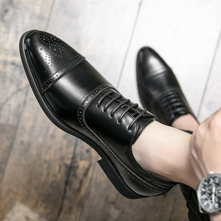 Męskie buty Oxford ze skóry licowej, eleganckie i klasyczne, w kolorze czarnym, z precyzyjnymi detalami brogue.
