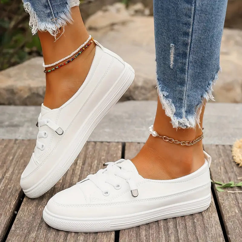 Damskie płaskie buty ze skóry syntetycznej, widok z boku, elegancki, optymalny komfort, nowoczesny i wszechstronny design.