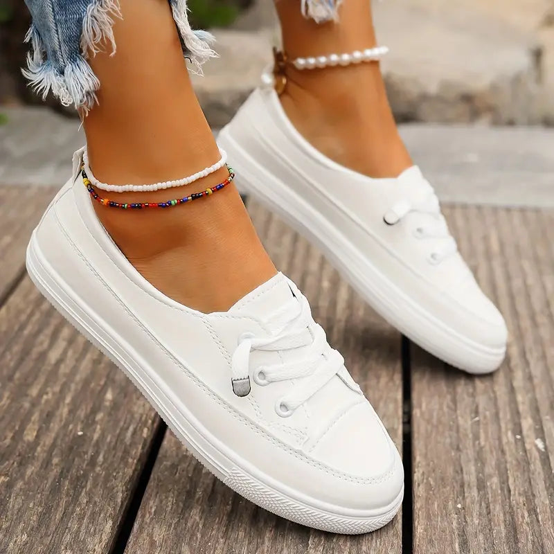Damskie płaskie buty ze skóry syntetycznej, widok z boku, elegancki, optymalny komfort, nowoczesny i wszechstronny design.