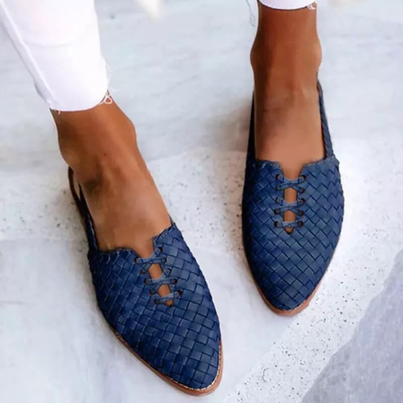 Buty Lena dla kobiet, stylowe i czarne, z kobiecą sylwetką i wyrafinowanym designem, zapewniające ponadczasowy styl i nowoczesny komfort.