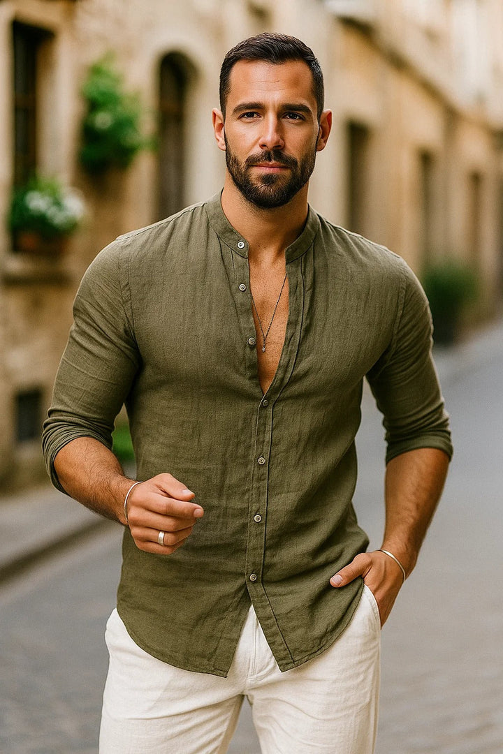 Męska koszula Amédée w jasnoniebieskim kolorze, z relaksującymi rękawami 3/4, w eleganckim, casualowym stylu, wszechstronna.