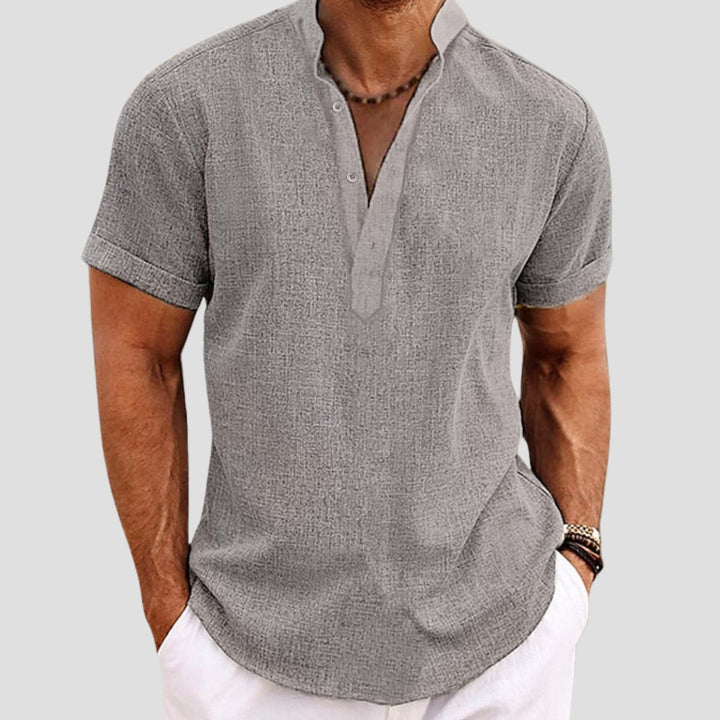 Męska koszula lniana na lato, luźny krój, kołnierz typu mao, podwijane rękawy, oddychający materiał, elegancki letni styl.