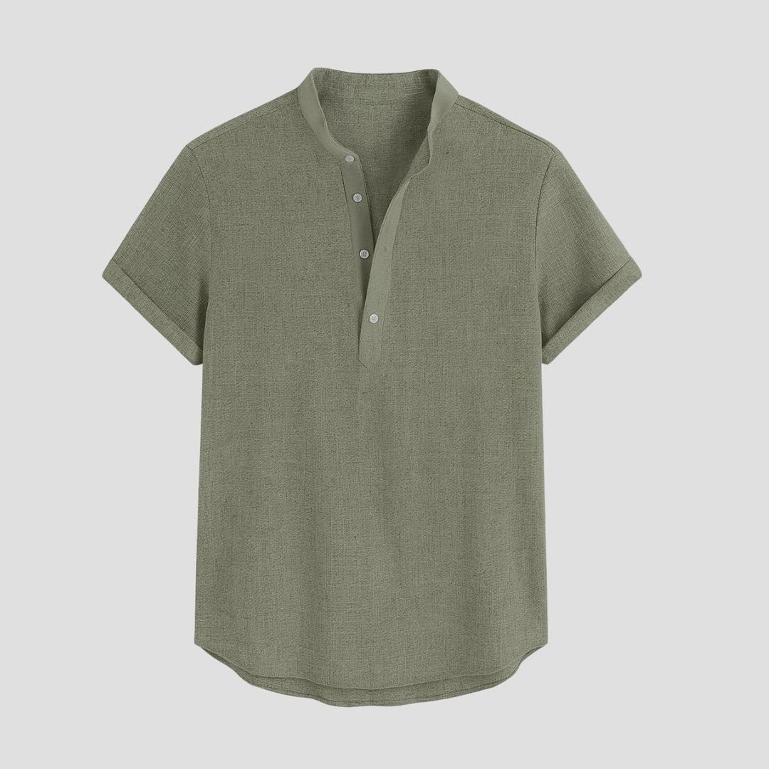 Męska koszula lniana na lato, luźny krój, kołnierz typu mao, podwijane rękawy, oddychający materiał, elegancki letni styl.