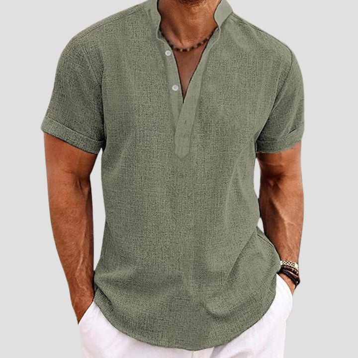 Męska koszula lniana na lato, luźny krój, kołnierz typu mao, podwijane rękawy, oddychający materiał, elegancki letni styl.