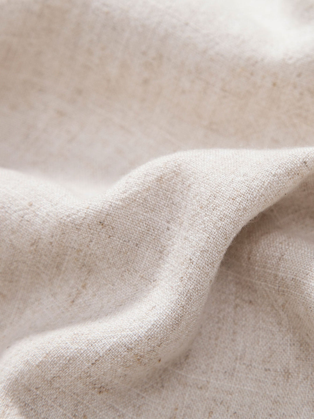 Męska koszula lniana, lekka i elegancka, idealna na lato, z oddychającego materiału i w swobodnym kroju.