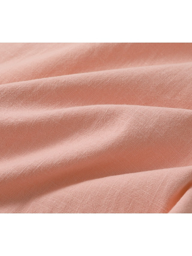 Męska koszula Henley z krótkim rękawem, otwartym kołnierzem, lekkim materiałem i casualowym designem dla eleganckiego letniego stylu.