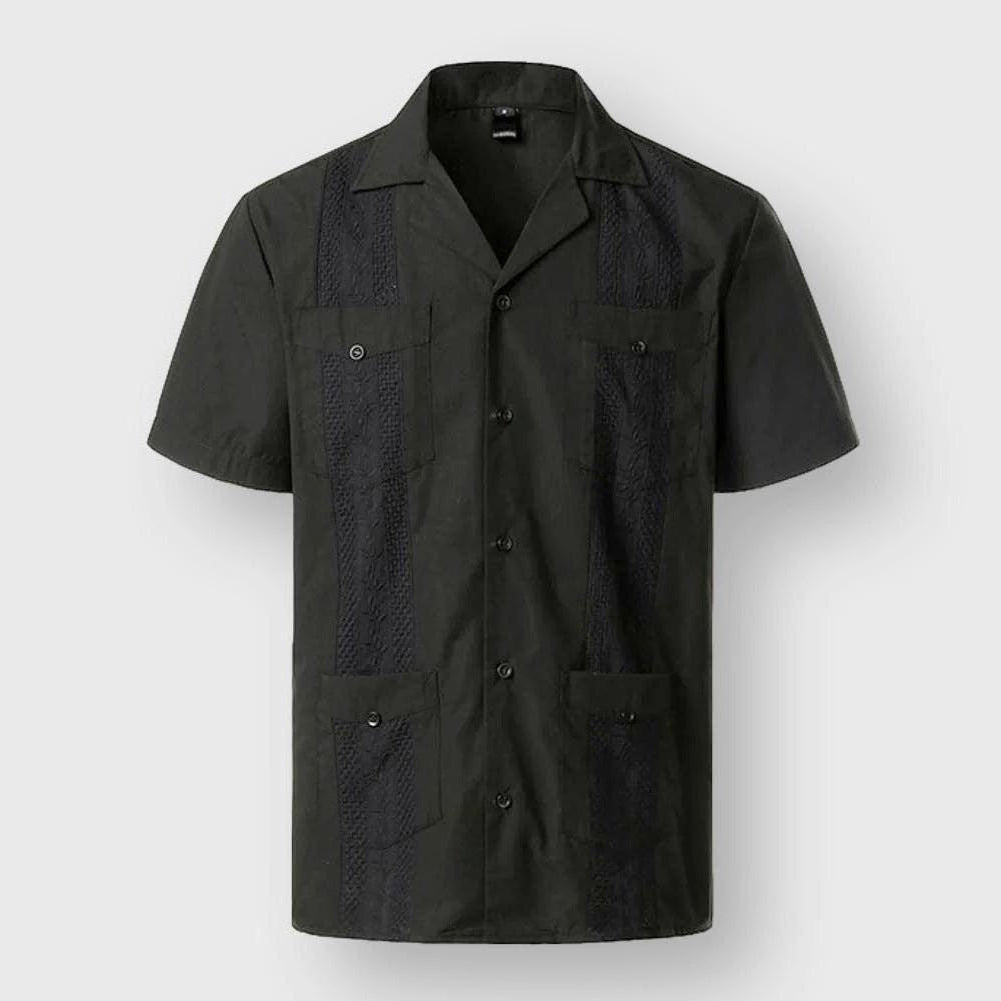 Męska koszula z haftem karaibskim, włoski kołnierzyk, miękki materiał premium, elegancka, cztery praktyczne kieszenie, komfort, wyspiarski styl.