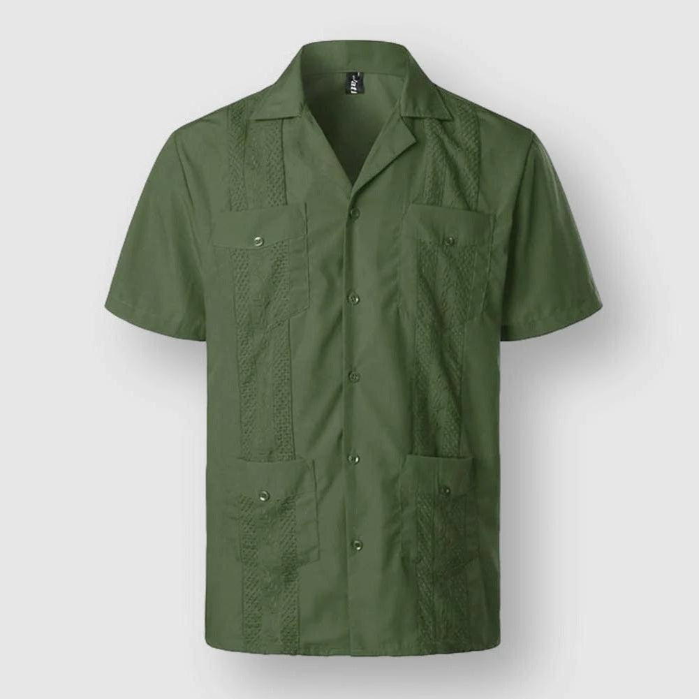 Męska koszula z haftem karaibskim, włoski kołnierzyk, miękki materiał premium, elegancka, cztery praktyczne kieszenie, komfort, wyspiarski styl.