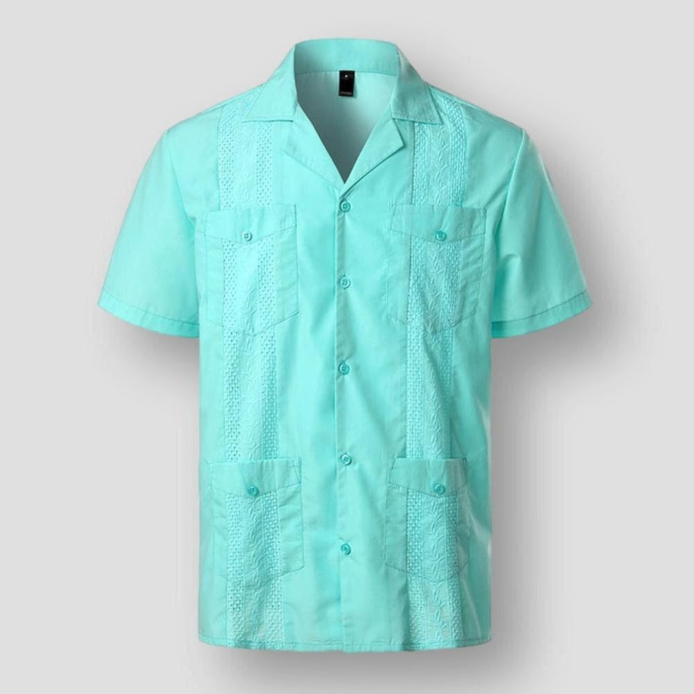 Męska koszula z haftem karaibskim, włoski kołnierzyk, miękki materiał premium, elegancka, cztery praktyczne kieszenie, komfort, wyspiarski styl.