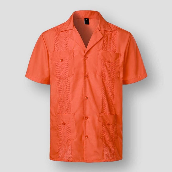 Męska koszula z haftem karaibskim, włoski kołnierzyk, miękki materiał premium, elegancka, cztery praktyczne kieszenie, komfort, wyspiarski styl.