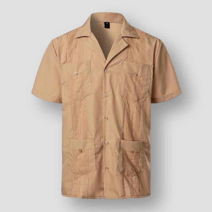 Męska koszula z haftem karaibskim, włoski kołnierzyk, miękki materiał premium, elegancka, cztery praktyczne kieszenie, komfort, wyspiarski styl.