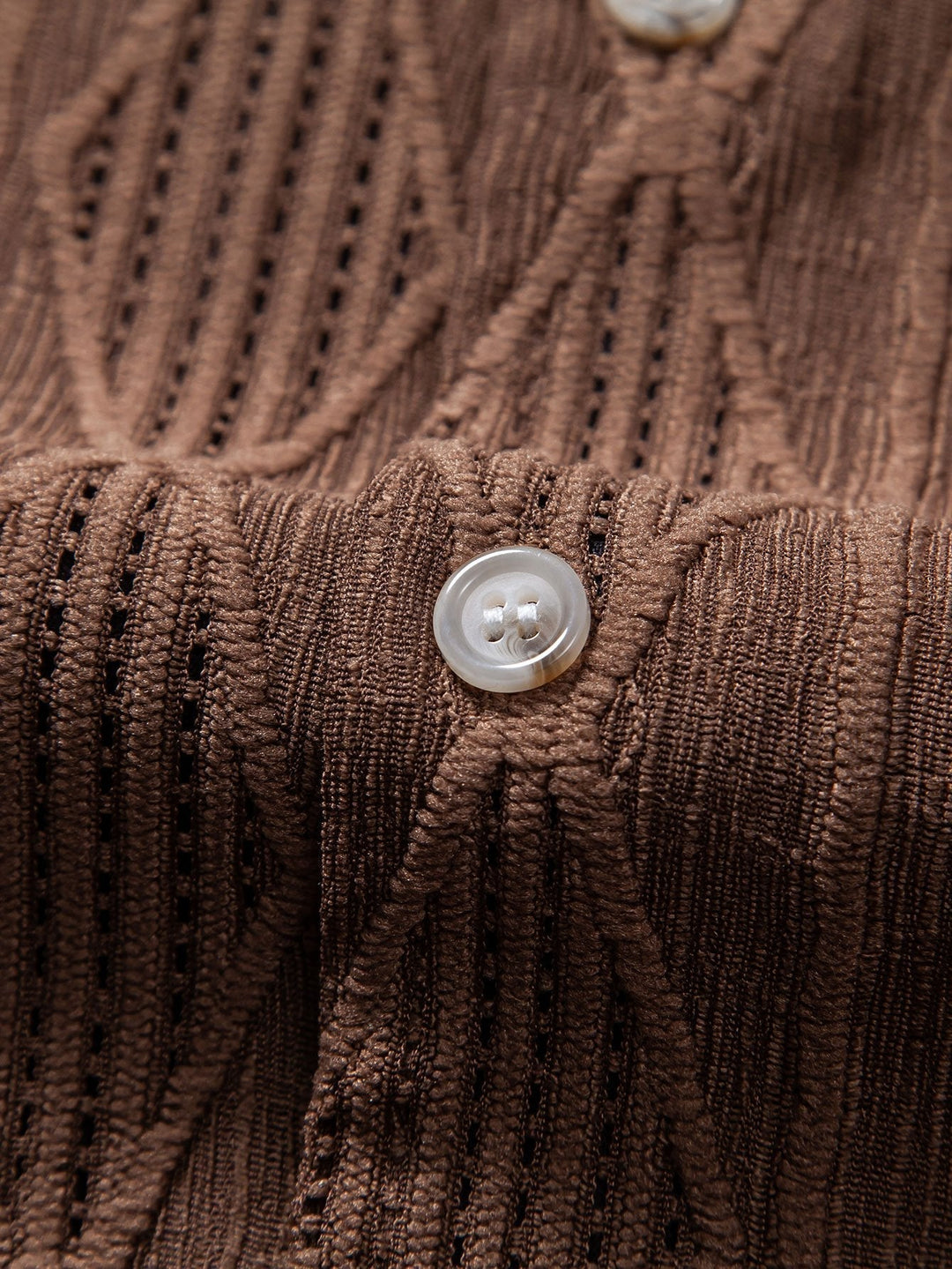 Przednia strona męskiej koszuli żakardowej