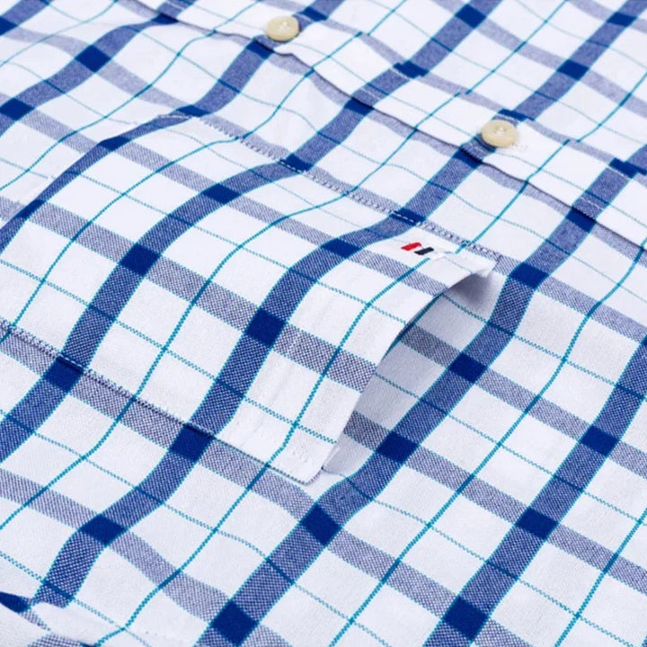 Elegancka koszula męska z krótkim rękawem w kratę, nowoczesny styl, 100% bawełna dla komfortu i wyrafinowania.