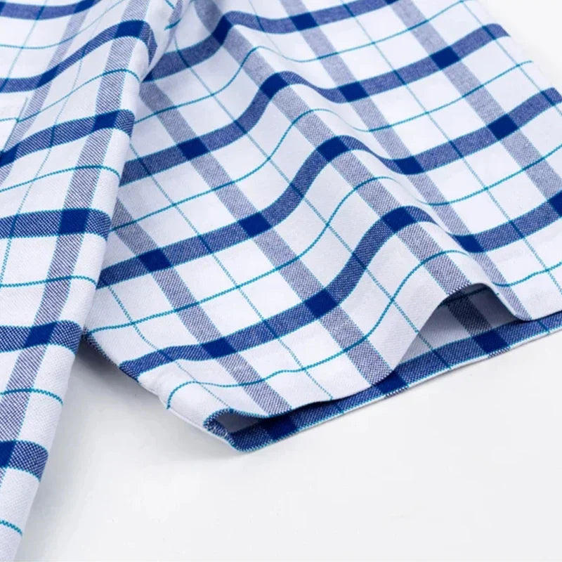 Elegancka koszula męska z krótkim rękawem w kratę, nowoczesny styl, 100% bawełna dla komfortu i wyrafinowania.