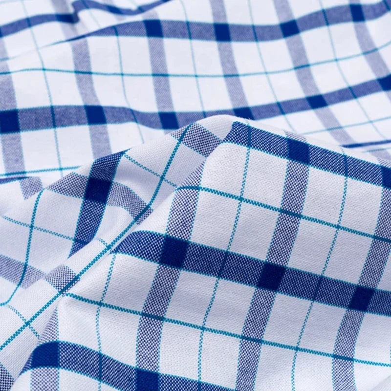 Elegancka koszula męska z krótkim rękawem w kratę, nowoczesny styl, 100% bawełna dla komfortu i wyrafinowania.