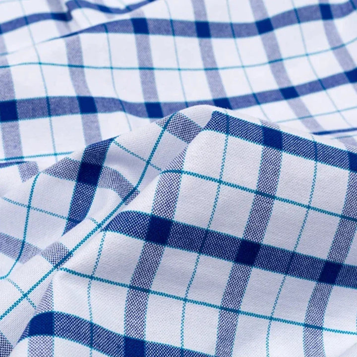 Elegancka koszula męska z krótkim rękawem w kratę, nowoczesny styl, 100% bawełna dla komfortu i wyrafinowania.