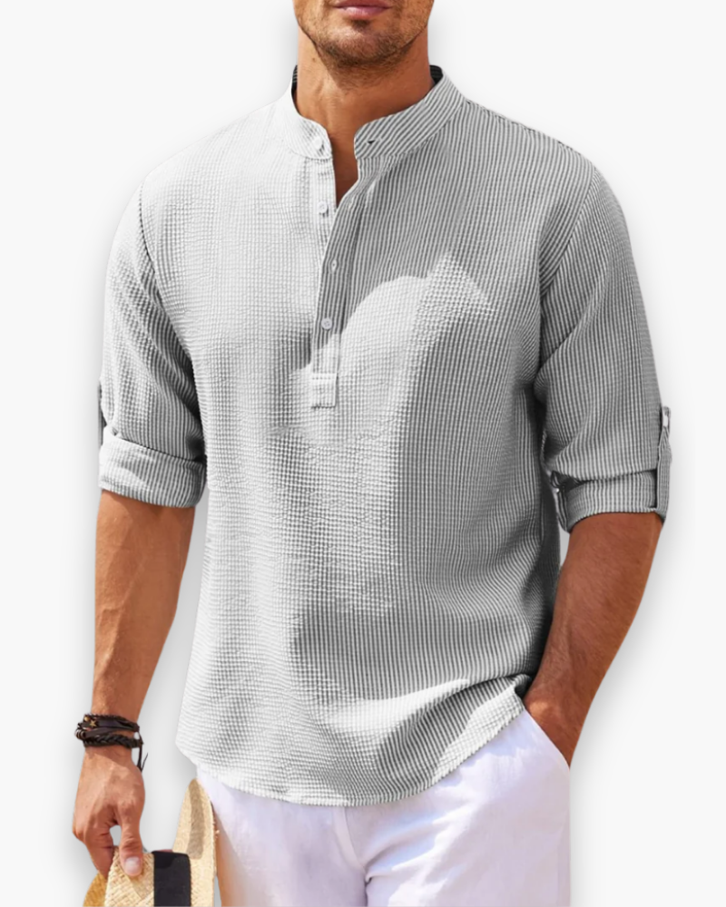 Elegancka koszula męska ze stójką, nowoczesna i luźna, idealna na codzienne wyjścia i formalne okazje.